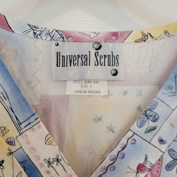 Cats in Hats Scrub Top Size S - Picture 4 of 5